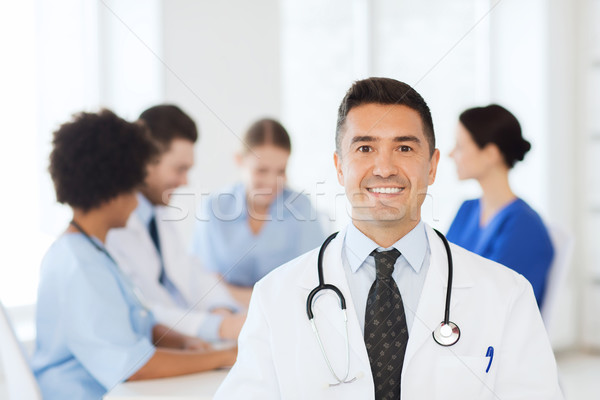Heureux médecin groupe hôpital clinique profession [[stock_photo]] © dolgachov