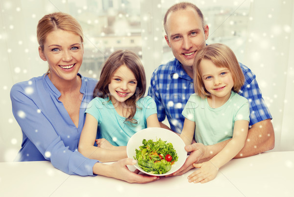 Stockfoto: Gelukkig · gezin · twee · kinderen · tonen · saladeschaal · voedsel