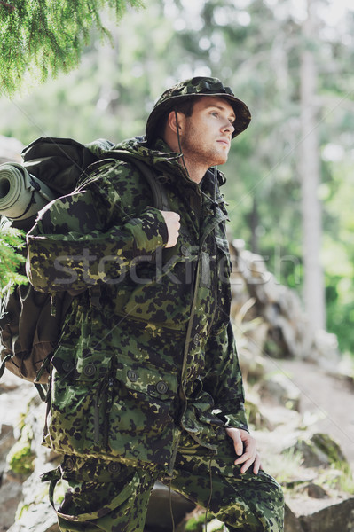 年輕 士兵 背包 森林 戰爭 徒步旅行 商業照片 © dolgachov