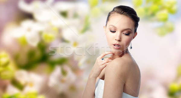 Mooie vrouw oorbel ring schoonheid sieraden mensen Stockfoto © dolgachov