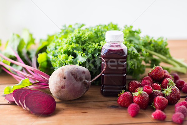 Butelki burak soku owoce warzyw zdrowe odżywianie Zdjęcia stock © dolgachov