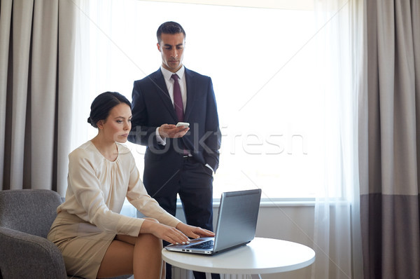 Stockfoto: Business · team · laptop · werken · hotelkamer · zakenreis · mensen