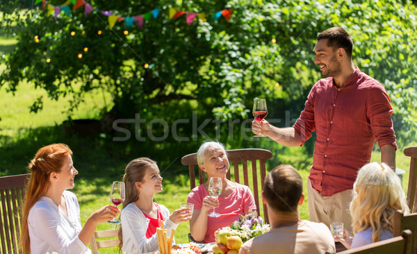 Família feliz jantar verão festa no jardim lazer férias Foto stock © dolgachov