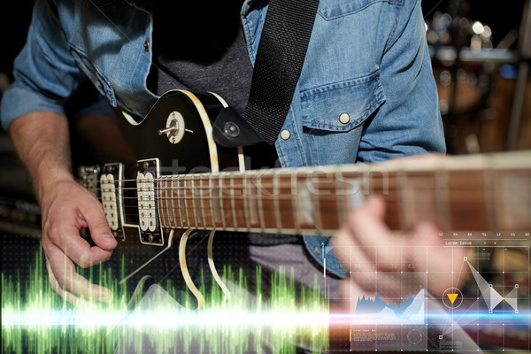 Musicista giocare chitarra studio musica Foto d'archivio © dolgachov