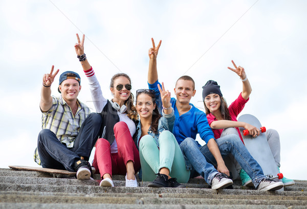 Stockfoto: Groep · tieners · tonen · vinger · vijf · zomer