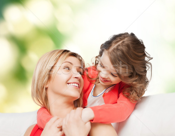 Gülen anne kız aile çocuk Stok fotoğraf © dolgachov