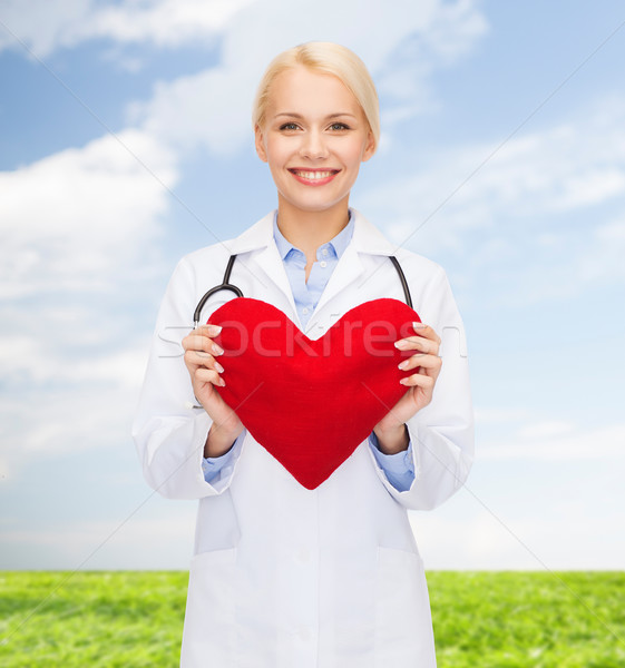 Foto stock: Sonriendo · femenino · médico · corazón · estetoscopio · salud