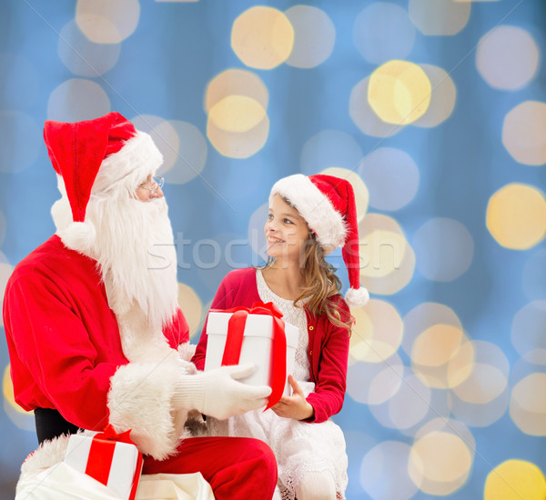 Lächelnd kleines Mädchen Geschenke Feiertage Weihnachten Stock foto © dolgachov