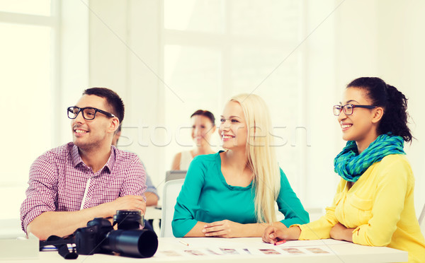 Uśmiechnięty zespołu pracy biuro działalności edukacji Zdjęcia stock © dolgachov
