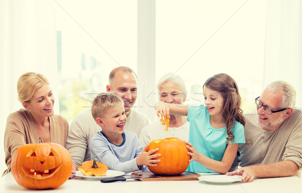 Foto d'archivio: Famiglia · felice · seduta · zucche · home · famiglia · felicità