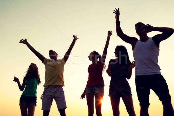 Stockfoto: Glimlachend · vrienden · dansen · zomer · strand · vriendschap