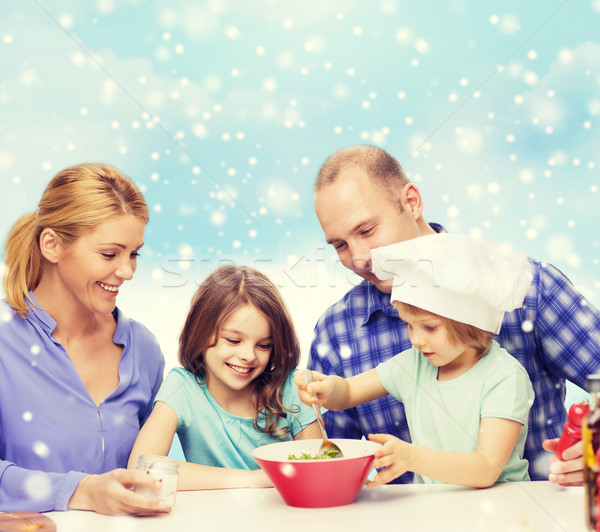 Stock foto: Glückliche · Familie · zwei · Kinder · Salat · home