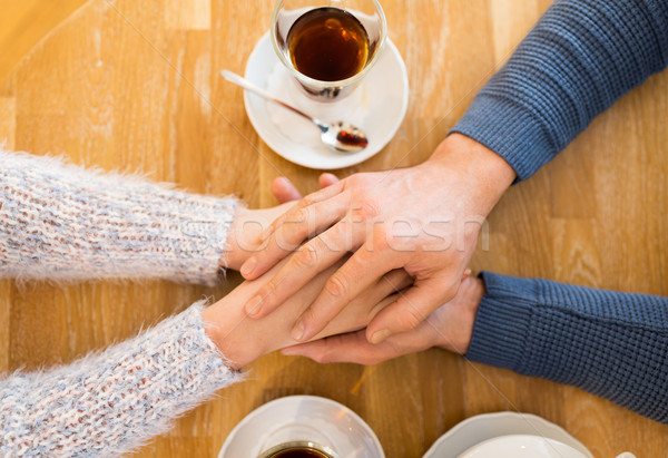 Foto stock: Pareja · tomados · de · las · manos · restaurante · personas · amor