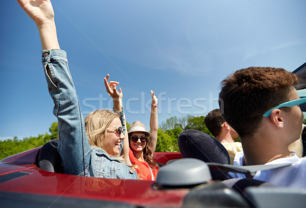 Mutlu arkadaşlar sürücü kabriyole araba ülke Stok fotoğraf © dolgachov