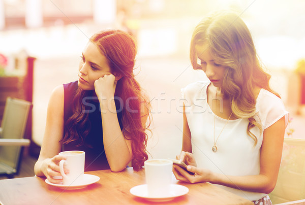 Stock foto: Frauen · Smartphones · Kaffee · Freien · Kaffeehaus · Technologie