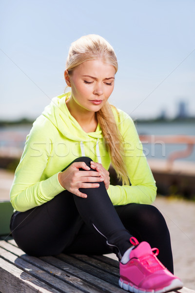 Vrouw sport buitenshuis sport lifestyle lichaam Stockfoto © dolgachov