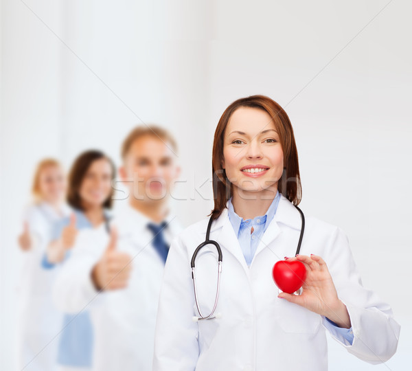 笑みを浮かべて 女性 医師 中心 聴診器 医療 ストックフォト © dolgachov