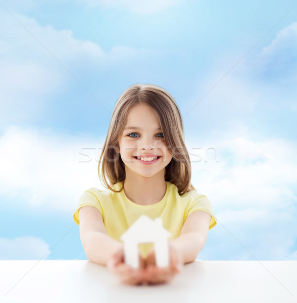 Belo little girl papel casa Foto stock © dolgachov