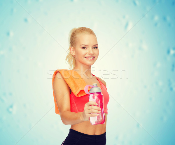 Souriant femme une bouteille d'eau serviette sport [[stock_photo]] © dolgachov