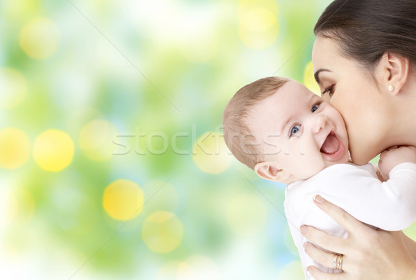 Glücklich Mutter Küssen liebenswert Baby Familie Stock foto © dolgachov