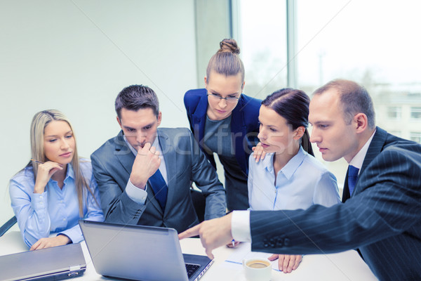 Equipe de negócios laptop discussão negócio tecnologia escritório Foto stock © dolgachov