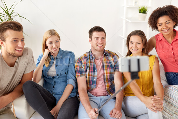 Stockfoto: Gelukkig · vrienden · smartphone · home · vriendschap