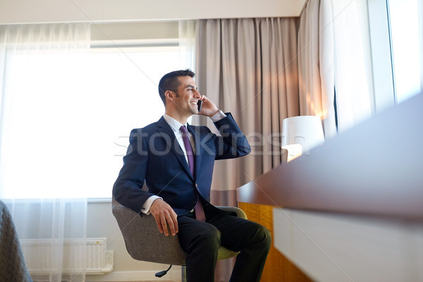 Om de afaceri apel smartphone camera de hotel calatorie de afaceri oameni Imagine de stoc © dolgachov