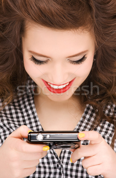 Heureux adolescente appareil photo numérique photos femme fille [[stock_photo]] © dolgachov
