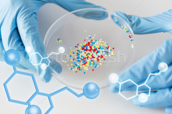 Közelkép tudós kezek tart vegyi gyógyít Stock fotó © dolgachov