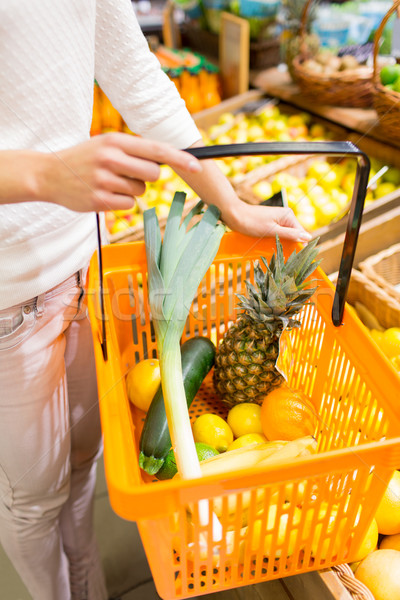 Foto d'archivio: Donna · alimentare · basket · mercato · vendita