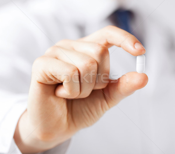 Orvos tabletta kórház egészségügy orvosi férfi Stock fotó © dolgachov