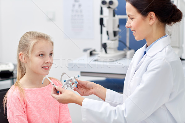 Stock foto: Optiker · Rahmen · Mädchen · Klinik · Gesundheitspflege · Medizin
