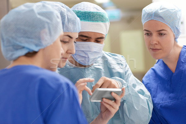Photo stock: Groupe · chirurgiens · smartphone · hôpital · chirurgie · médecine