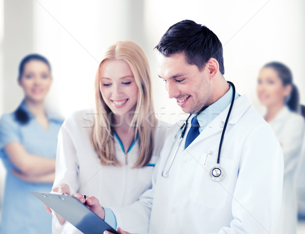 Foto stock: Dois · médicos · escrita · prescrição · saúde · médico