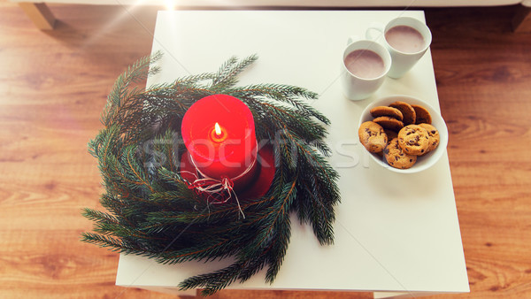 Közelkép karácsony koszorú gyertya asztal ünnepek Stock fotó © dolgachov