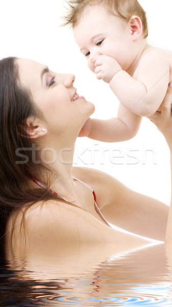 Bebé madre manos Foto feliz agua Foto stock © dolgachov
