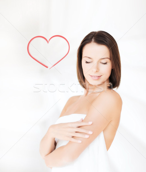 Schöne Frau stehen Handtuch Menschen Frau Stock foto © dolgachov