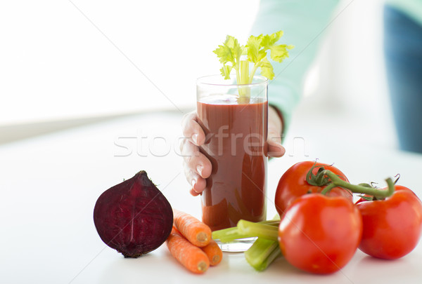 Femme mains jus légumes [[stock_photo]] © dolgachov