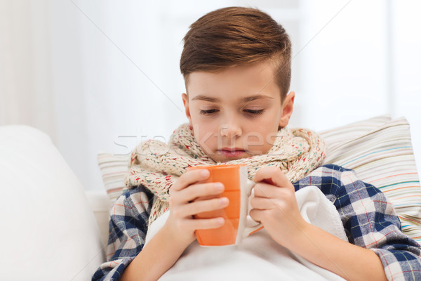 Ziek jongen griep sjaal drinken thee Stockfoto © dolgachov