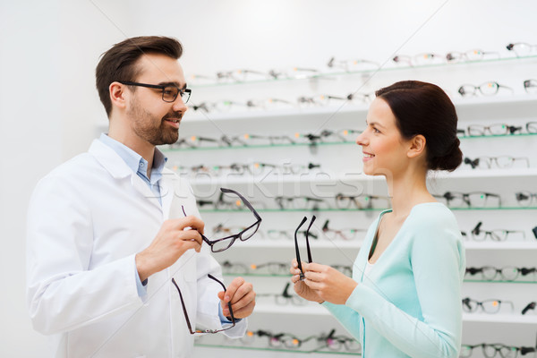 Stockfoto: Vrouw · opticien · tonen · bril · optica · store