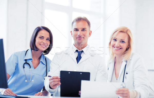 Csapat csoport orvosok megbeszélés egészségügy orvosi Stock fotó © dolgachov
