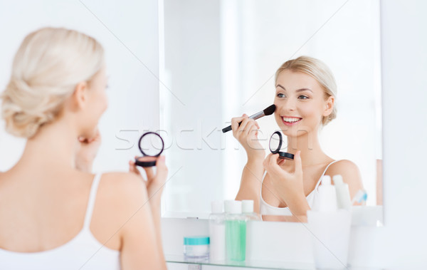 Nő sminkecset bőrpír fürdőszoba szépség smink Stock fotó © dolgachov