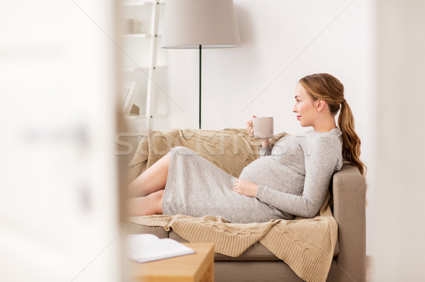 Mutlu hamile kadın fincan içme çay ev Stok fotoğraf © dolgachov