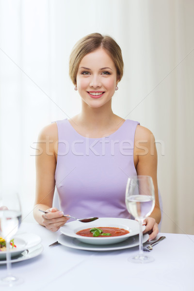 Foto stock: Sonriendo · comer · aperitivo · restaurante · personas