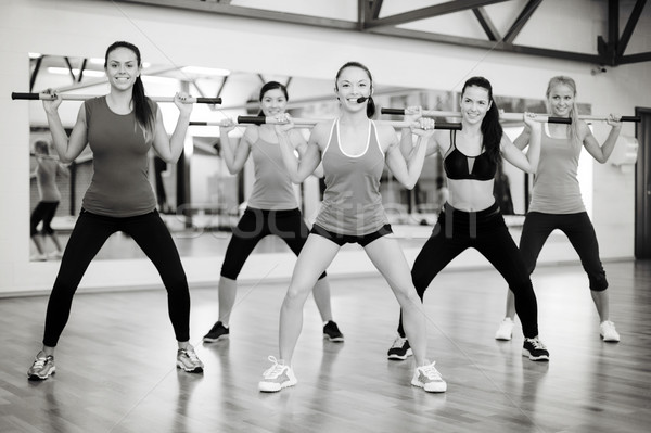 Gruppe lächelnd Mitarbeiter heraus Fitness Sport Stock foto © dolgachov