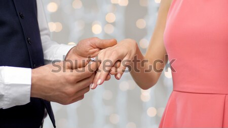 關閉 男 同性戀者 情侶 手 結婚戒指 商業照片 © dolgachov