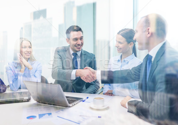 Stockfoto: Twee · zakenman · handen · schudden · kantoor · business · technologie