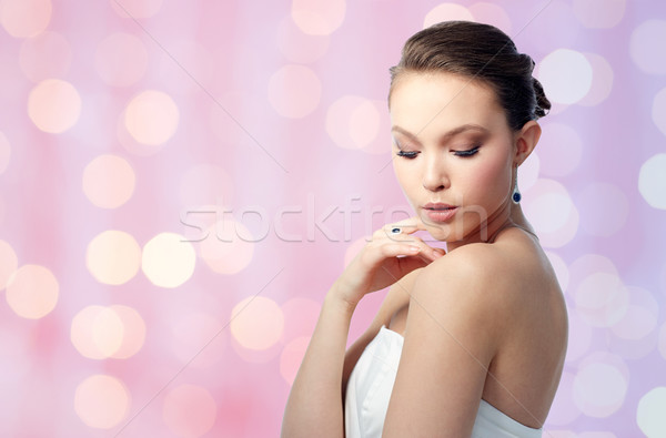 Stockfoto: Mooie · vrouw · oorbel · ring · schoonheid · sieraden · mensen