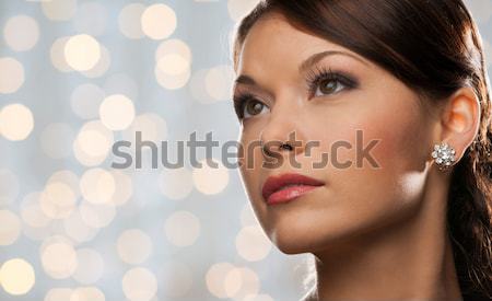 Frumos tineri asiatic femeie cercel frumuseţe Imagine de stoc © dolgachov