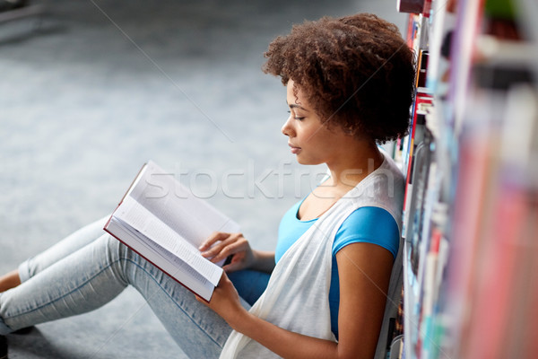 Stock foto: African · Studenten · Mädchen · Lesung · Buch · Bibliothek